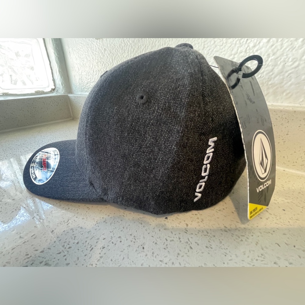 Volcom - Big Youth Full Stone Flexfit Hat Grey
Embroiderd I Baseball Cap I NEW - Picture 4 of 5